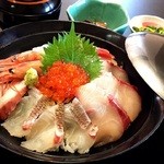 海の幸食処　えちぜん - 当店の海鮮丼「海の幸丼」。名前の通り、お魚が６種類ものっております。