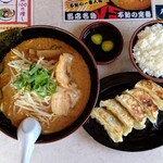 Ramen Tonta - 「とんこつみそ 餃子セット」②