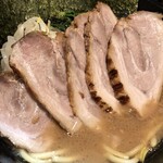 Yokohama Ramen Teppen Ya - 分厚くとてもジューシー。