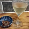 Bistro MONO - 料理写真:グラスワイン  300円        お通し   コンビーフ 甘辛煮  