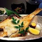 海の幸食処　えちぜん - 写真は越前がれいの塩焼きです。焼き魚はご注文があってから焼き上げますので、中はふっくら外皮はパリッとジューシーです。