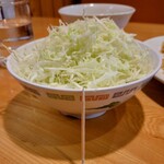 Ramen Chan Asahi Nihon Ten - おかわり1回無料のキャベツ