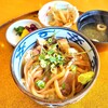 休暇村 - 料理写真:漁師まかない丼。小鉢、お吸い物、漬物が付いています。