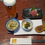 258958881 - 生ビールと馬刺し、塩いか胡瓜、焼き味噌、葉わさび漬け