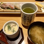 きらく亭 - 寿司のセットメニューは茶碗蒸し、味噌汁、緑茶がつきます。