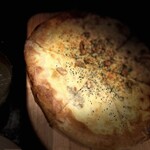 WOLFGANG PUCK PIZZA BAR Akasaka Aakuhiruzu Ten - フォーチーズピザ