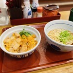 なか卯 - 親子丼と冷やしはいからうどん