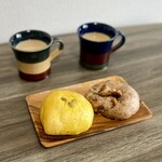 Tomoe Bagel - 『北海道カレーベーグル「えにわ」』
                      『オーガニックレーズン&くるみ』