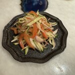 AHILYA INDIAN RESTAURANT Minatoku Azabudai Ten - カチュンバルサラダ　マサラスパイス強め｡キュウリがサッパリで美味しい