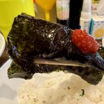 らーめん家 政 - 鶏油が染み込んだ海苔でご飯を巻いて(ﾟдﾟ)ｳﾏｰ