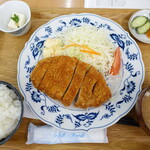 食事処 かとう - ロースかつ定食・小鉢・漬物付き