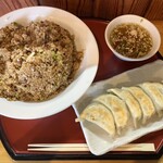 げんこつ屋 - チャーハン大盛り＋焼き餃子