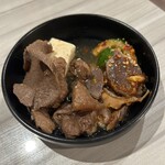 個室韓国焼肉 萬和苑 - もつ煮込み、牛すじ煮込み