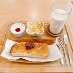 SAKURA CAFE Yoshizuya Tsushima Honten - モーニングセット アイスミルク+小倉トースト+サラダ+ヨーグルト