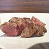 ステーキ割烹 四季 - 最高のお肉　そのままソースなしで食べるとお肉の味が濃くて美味しかったです　とっても柔らかい　２種類のソースが添えられていました　