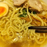 Jikaseimen Raamen Gin - 麺は丸細麺モチモチ！