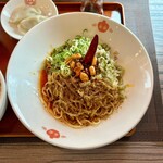 香家 - 香家メンズセット ¥1,320 の麻辣・汁なし担々麺