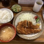 Tonkatsu Katsusen - 特選は無理とのことで、上ロースにしました。