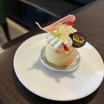 Cake + Cafe Velvet - 羽型の苺チョコがお洒落ismで庄野真代(*´꒳`*)