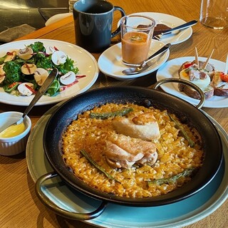 엄선한 요리를 천천히 즐길 수 있는 점심 & 저녁 코스