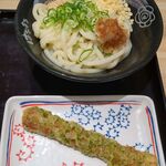 Hanamaru Udon Shinjuku Higashiguchi Moa Gai Ten - おろししょうゆ（M）480円、ちくわ磯辺揚げ130円