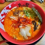 まこと屋 - 料理写真:赤辛牛白湯ラーメン（中辛）