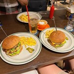 HAT Burger&Coffee Shop - 