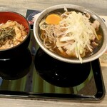 Edomae Tachigui Niku Soba Niku Udon Nojirou - 「肉そば」(630円)+「生卵」(90円)+「小チャーシュー丼」(350円)