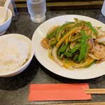 鉄板中華・担々麺 究 Kiwa - 上豚とイカげそ細切りピーマンのオイスター炒め