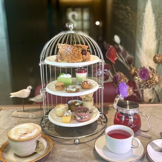 Solo diners welcome! Autumn-colored Italian Cuisine Dolce Afternoon Tea