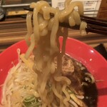 Menya Terunosuke - ちぢれ太麺。もちもちな麺でスープとよく絡み、相性抜群です。