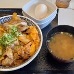 Yoshinoya Rinkaigan Wada Ten - 月見牛とじ丼味噌汁