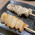 Takunomi Izakaya Gussan Chi - (上)豚シロ 190円、(下)ぼんじり 180円