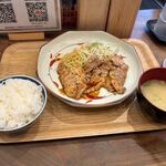 Hakata Shunsen Momiji - 暫く待つと注文した日替わり定食９００円の出来上がりです。