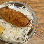 大衆酒場 もつ焼きおとんば - 「肉汁メンチ棒カツ串」(220円)