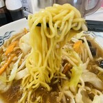 三代目 十八番 - 麺は加水率低めの細麺です。