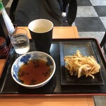 Soba Udon Motocho Yurigaoka Ten - 一杯目のアテ