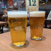 HUB Echigo Beer PUB - ハッピーアワーセット…こしひかりビール（手前）、期間限定の華やぎポップのうきうきエール（奥）