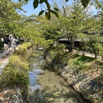 Juugo - 目の前は『哲学の道』。銀閣寺と南禅寺を結ぶ、約2kmの散歩道です。京大生の聖地としても有名です。