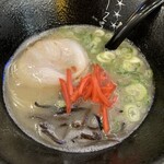 七星堂 - ミニ豚骨ラーメン。ミニ以上の量ある。