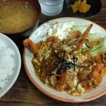 Tonkatsu Iwashiro - なんかやけに旨い。チキンカツだけはイマイチかな。