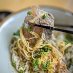 Okinawa Soba Marukami - コレも島一と確信している「軟骨ソーキ」脂が落ちて、コラーゲンの固まり！臭みは皆無。本島はじめ甘く煮てあるお店が多いですが、コチラは塩煮。もはやフルーティーですらあります。