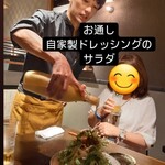 酒肴日和 笑竹杯 - お通しは新鮮お野菜のグリーンサラダ。
毎日手作りの自家製生ドレッシングをたっぷりとかけてお召し上がりください。