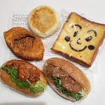 しあわせパン工房 pain de Navel - 料理写真:野沢菜おやき 200円　カレーパン 240円　　　　　　　　ヤンニョムチキン 300円　たれかつコッペ 300円　　　　食パンマン(フレンチトースト) 140円