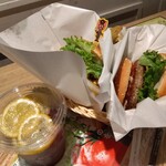 FRESHNESS BURGER Hankyu Sanbangai Umeda Fod Hall Ten - 