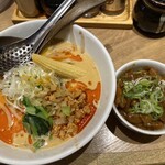 名驛式担々麺 しゃち福 - 