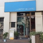 sous le PETIT MARCHE - 