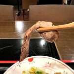 牛たん焼き 仙台辺見 - そこそこ厚みあります。