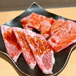 Oumigyu Oroshi Donya Yakiniku Geki Amagasaki Honten - 特上ロース 1420円   /  特上カルビ  1390円   