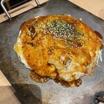 Hiroshima Okonomiyaki Teppan Sakaba Yakitora - 定番どストライクのお好み焼き